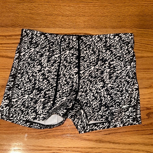 Patterned Nike shorts in size medium (youth/juniors) - Picture 1 of 3